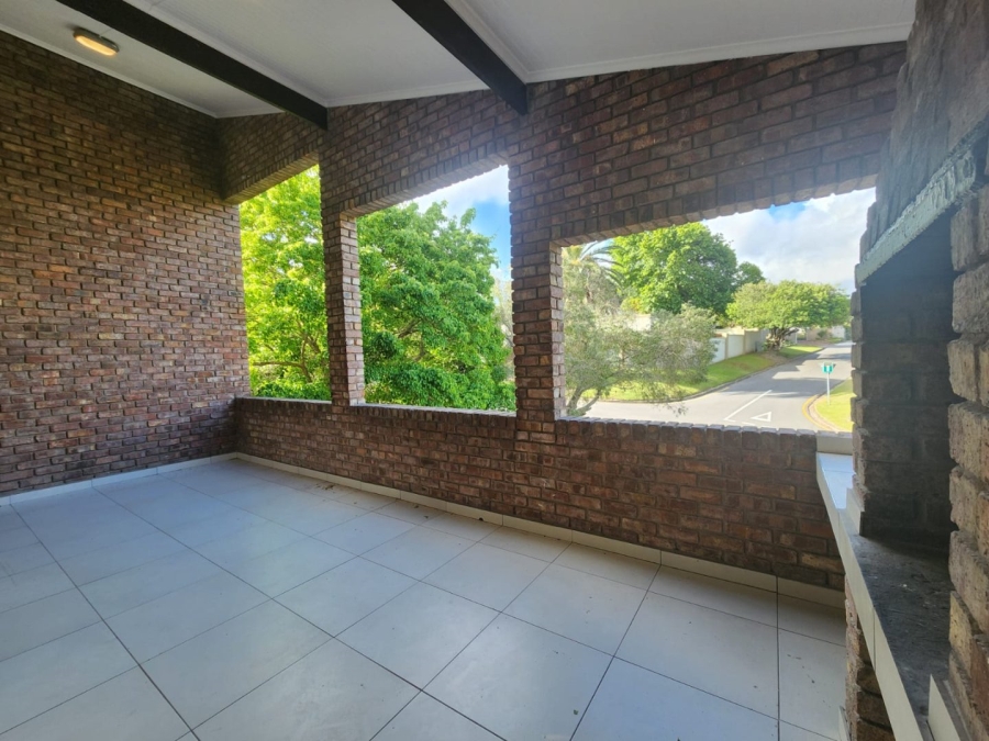 5 Bedroom Property for Sale in Loerie Park Western Cape